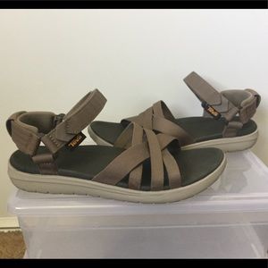 Teva Sandals sz 8